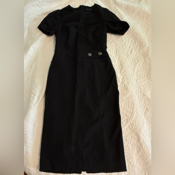 Banana Republic Dresses & Skirts - Banana Republic Black Sheath Dress short Sleeve Crew Neck
